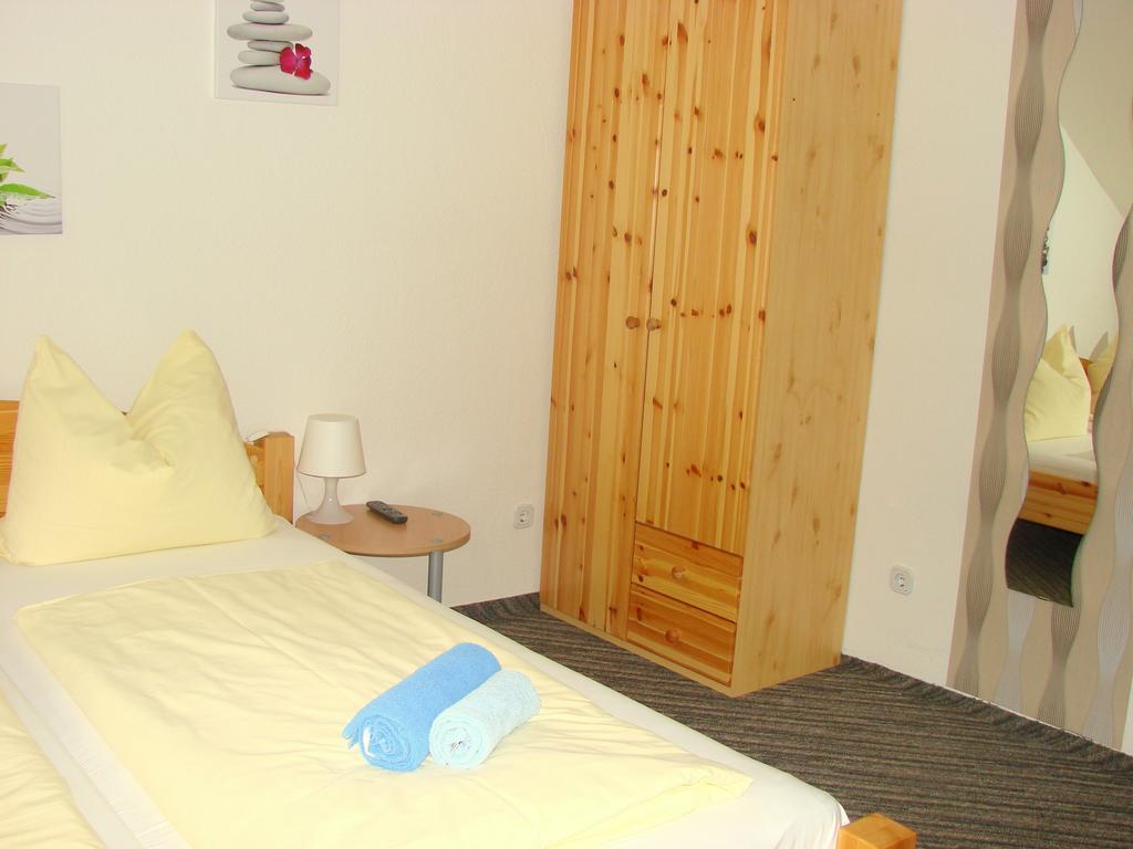 Gaestehaus Am Heuss-Platz Erlangen Habitación foto