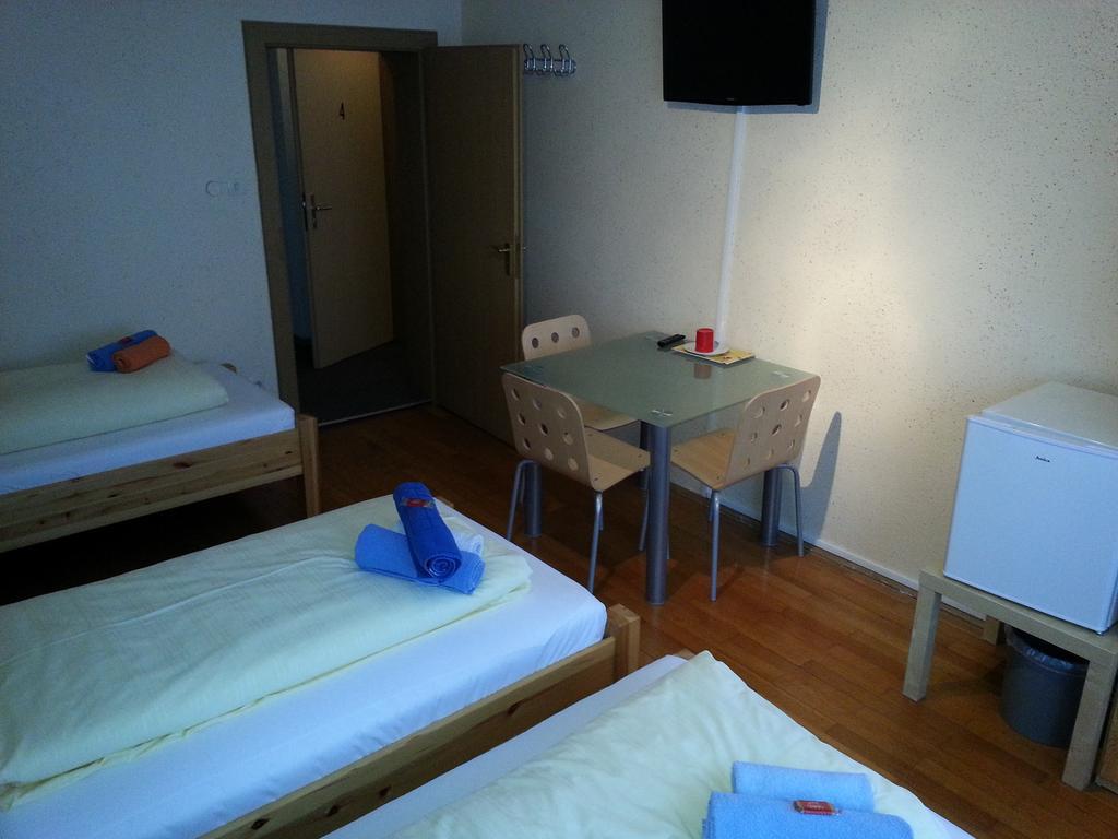 Gaestehaus Am Heuss-Platz Erlangen Habitación foto