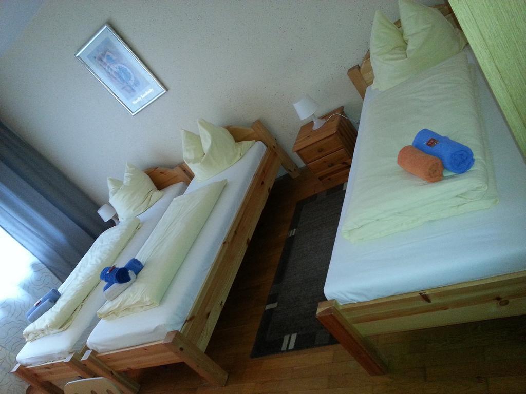 Gaestehaus Am Heuss-Platz Erlangen Habitación foto