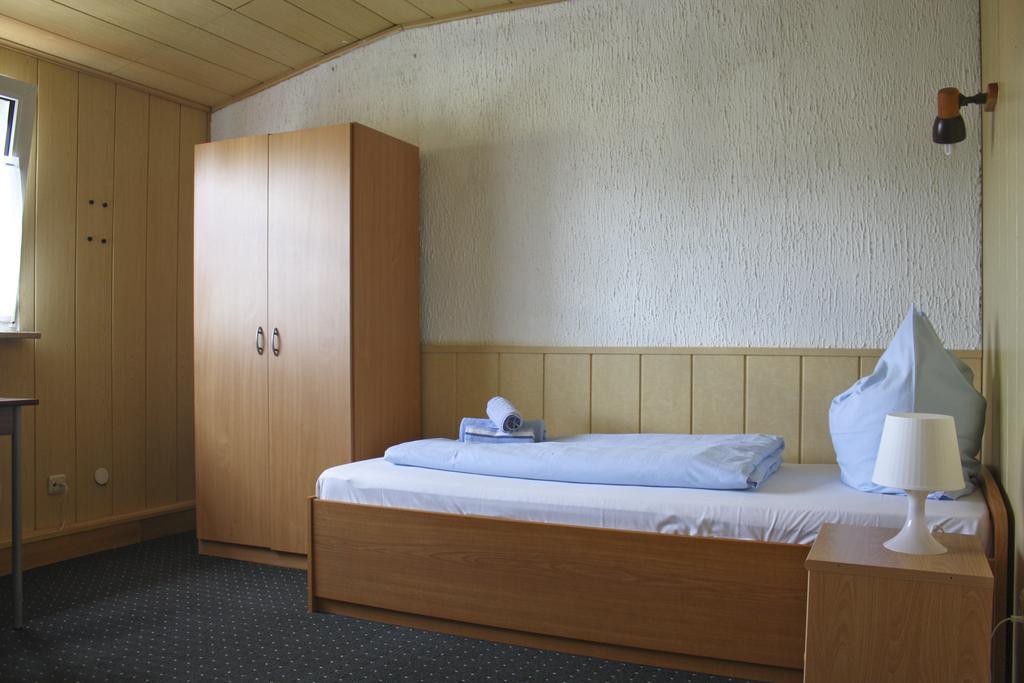 Gaestehaus Am Heuss-Platz Erlangen Habitación foto